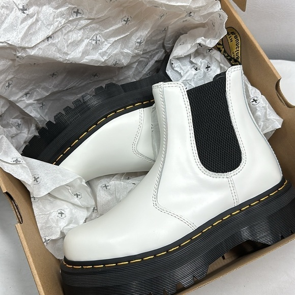 NIB Dr. Martens 2976 Quad White Smooth Leather Chelsea Boot, 8 - Picture 6 of 8
